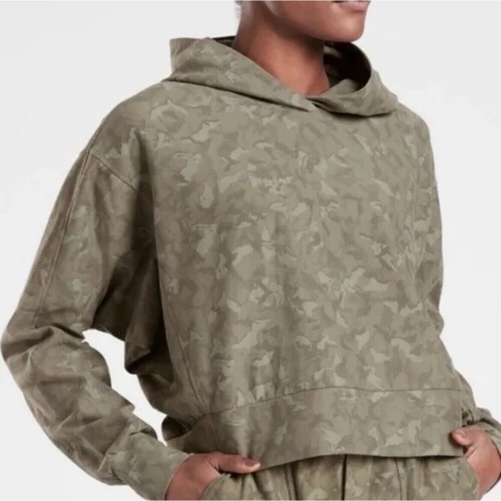 Athleta Farallon Hoodie Green Camo Sweatshirt Crop Small Athleisure Loungewear